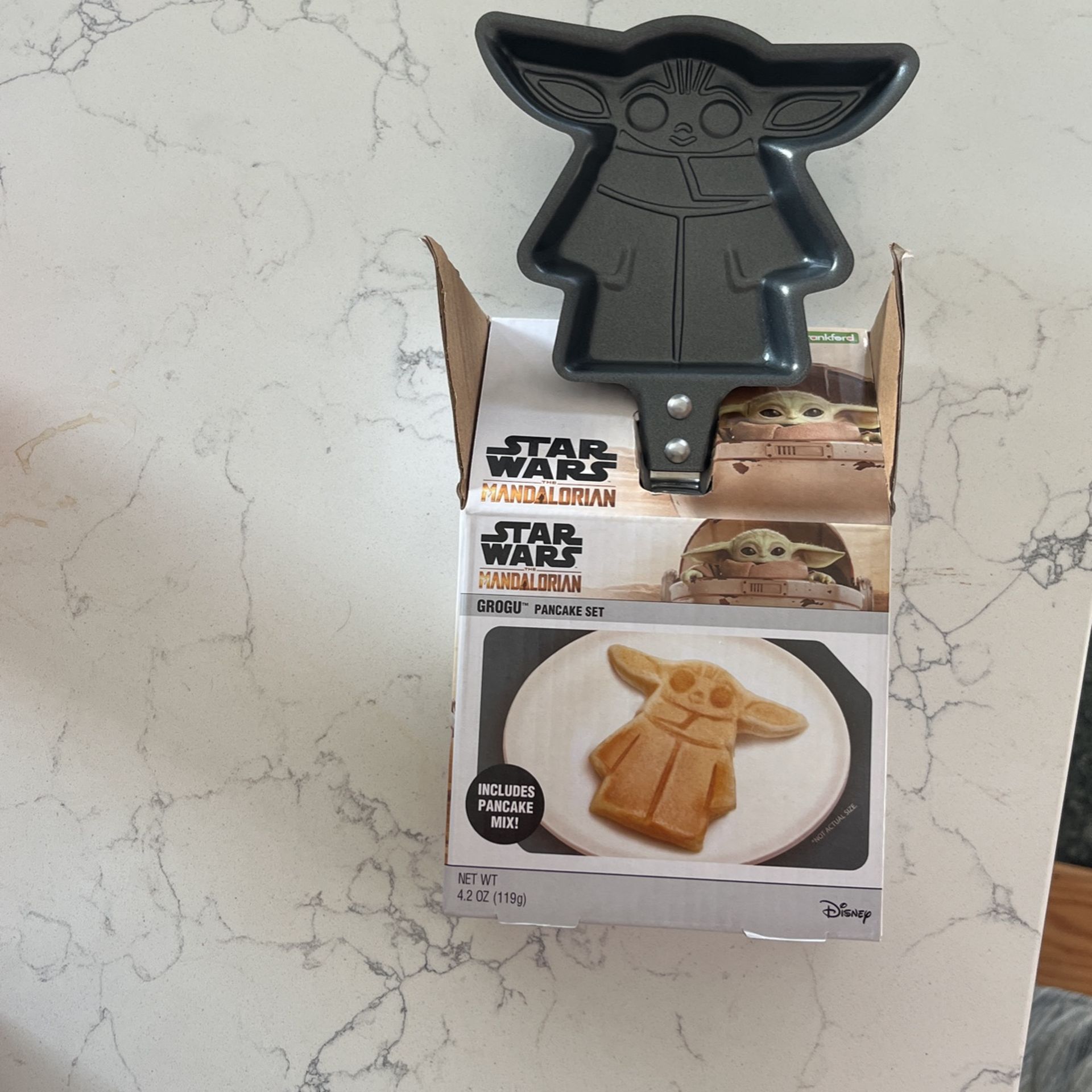 New In Box Star Wars Mandalorian Grogu Pancake Set