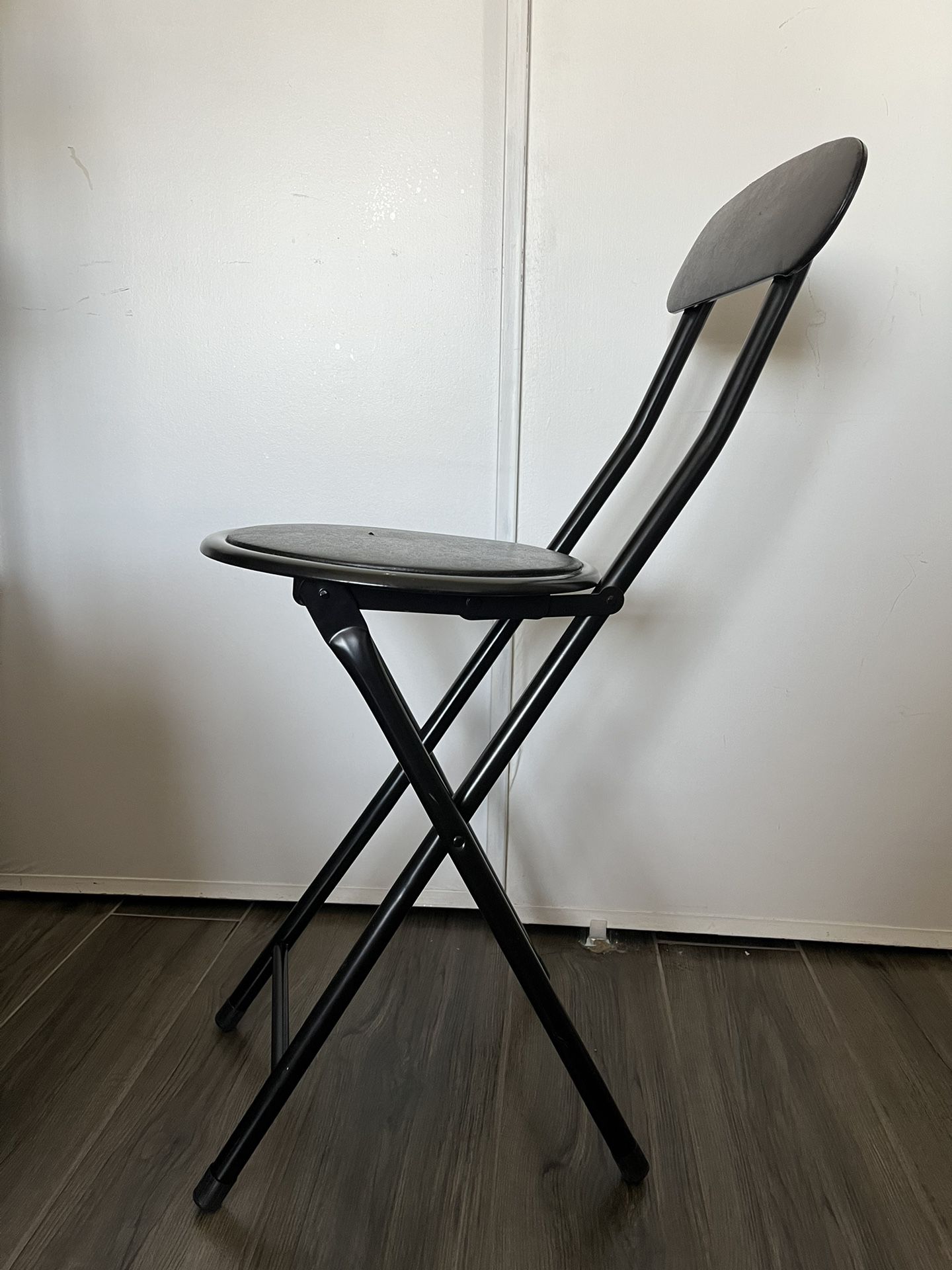 Small foldable chair
