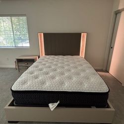 Queen sized mattress.