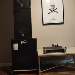 Sound equipment in good condition, sold all together or separately, very powerful amplifier