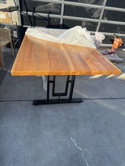 Teakwood And Aluminum Hd Buttercup Table Brand New