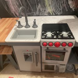 Play Kitchen 