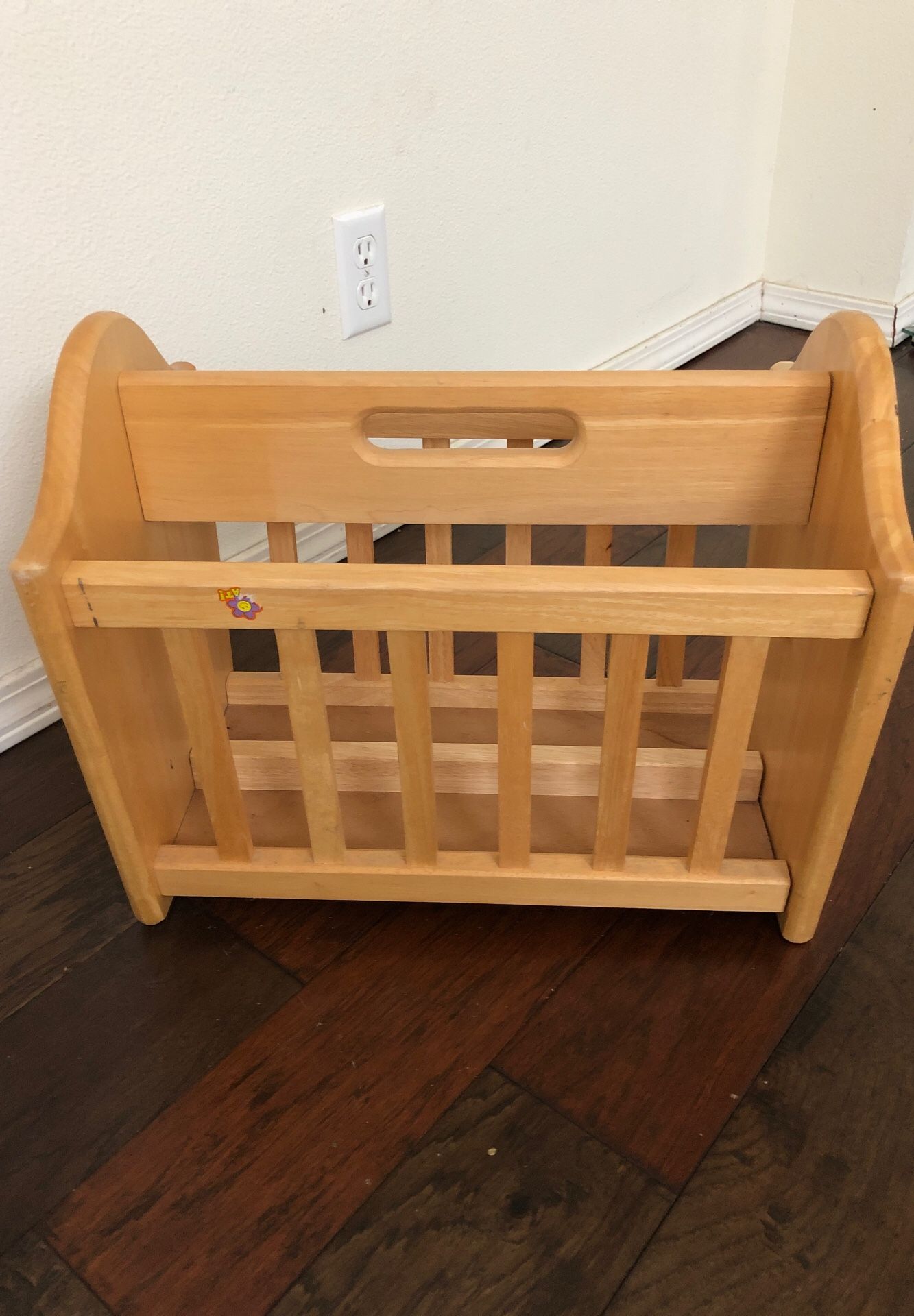 Solid Wood Newspaper Magazine Rack Basket