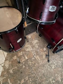 Newly stained and laquered pearl export drums