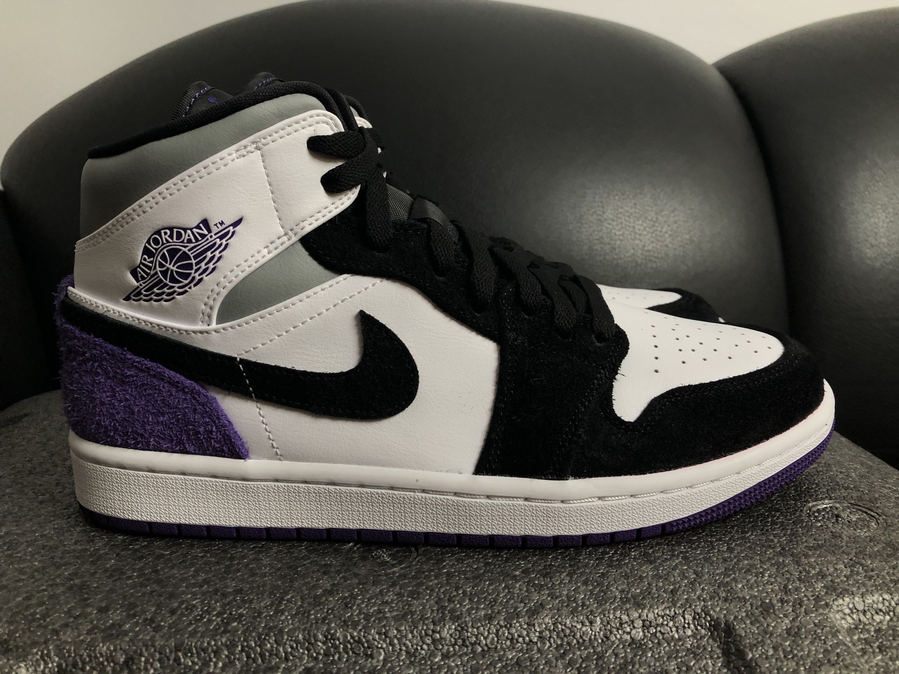 Air Jordan 1 Mid SE Purple Size 8 DS ?