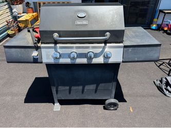 Barbecue Grill 4 Burner and 1 Propane Gas Tank