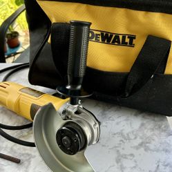 DeWalt Grinder DWE4011/Like New