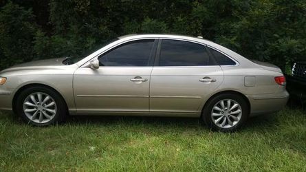 Hyundai Azera 2006 Gold.