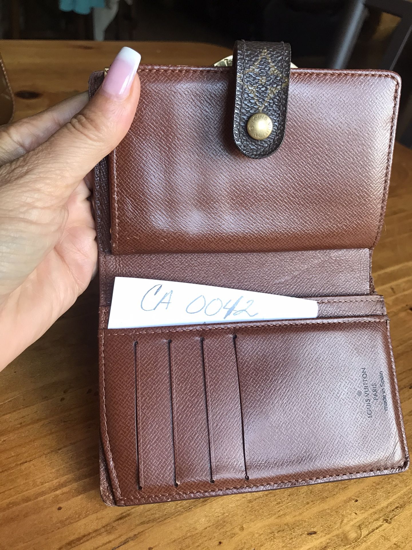 Louis Vuitton Crème/White Damier Wallet for Sale in San Diego, CA - OfferUp