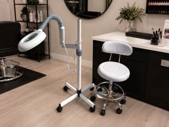 Esthetician Adjustable Magnifying Lamp with Adjustable Height Rolling Work! Great condition, works great!  Stoolheight adjusts 18-24in