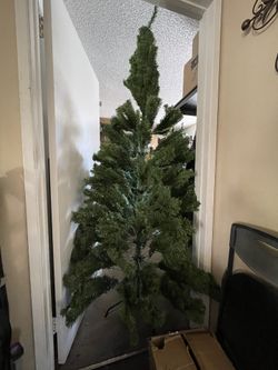 6 & 7 Ft Fake Christmas Trees (hinged) 