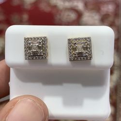 10k Gold With Moissanite Diamond Earring 