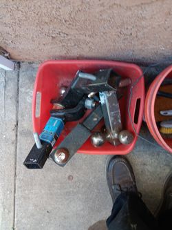 Tow Sliders With Ball