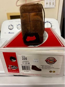 Slip resistant/steel toe shoe