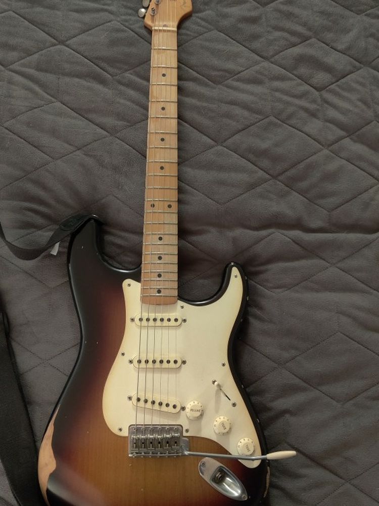 Mexico Made Fender Road Worn Stratocaster w/ Strap