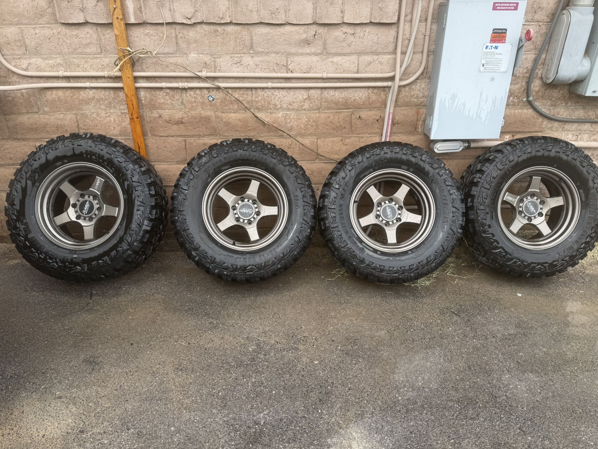 17 Inch Rims On 33s 6 Lug for Sale in Las Vegas, NV - OfferUp