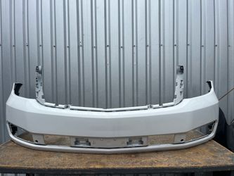 2015-2016-2017-2018-2019-2020 CHEVROLET TAHOE/SUBURBAN FRONT BUMPER OEM USED #10795