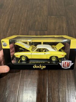 M2 Machines 1/24 1971 Dodge Challenger R/T GOLD only 750 pcs CHASE🔥