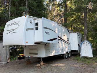 2007- 32’ LK HitchHiker Nu Wa Discover America trailer