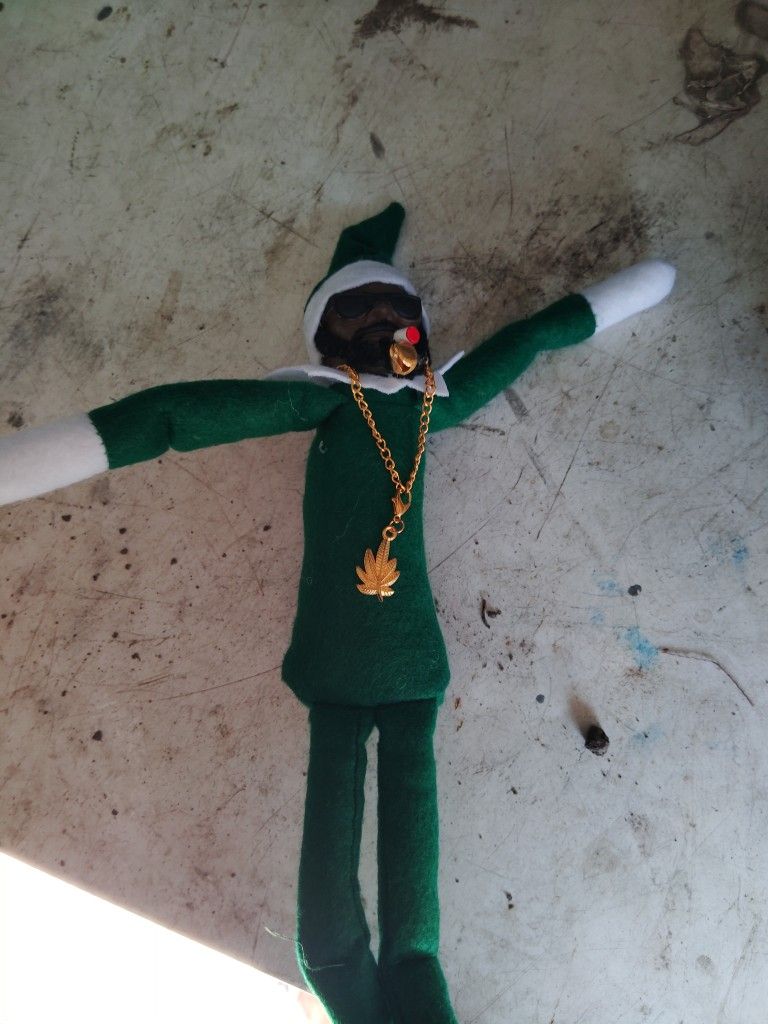 Snoop On The Shelf
