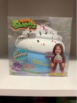 Blue cupcake squishy