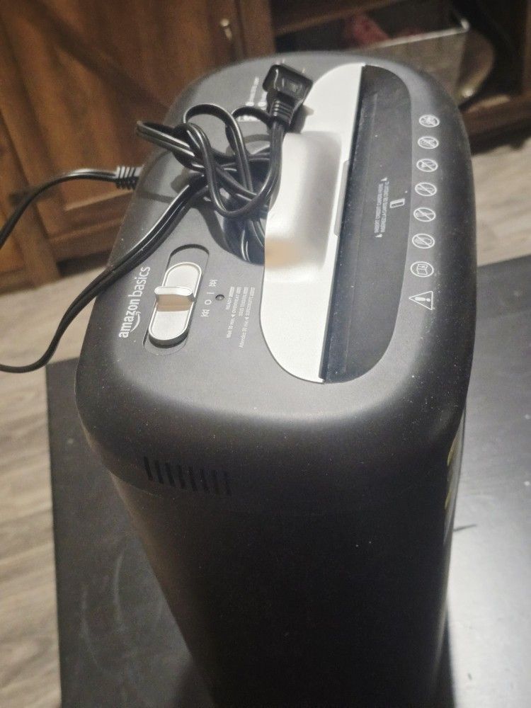 Heavy-Duty Paper Shredder (Like New)
