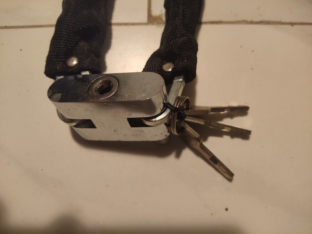 New4 Foot Chain and Lock With 3 Keys 