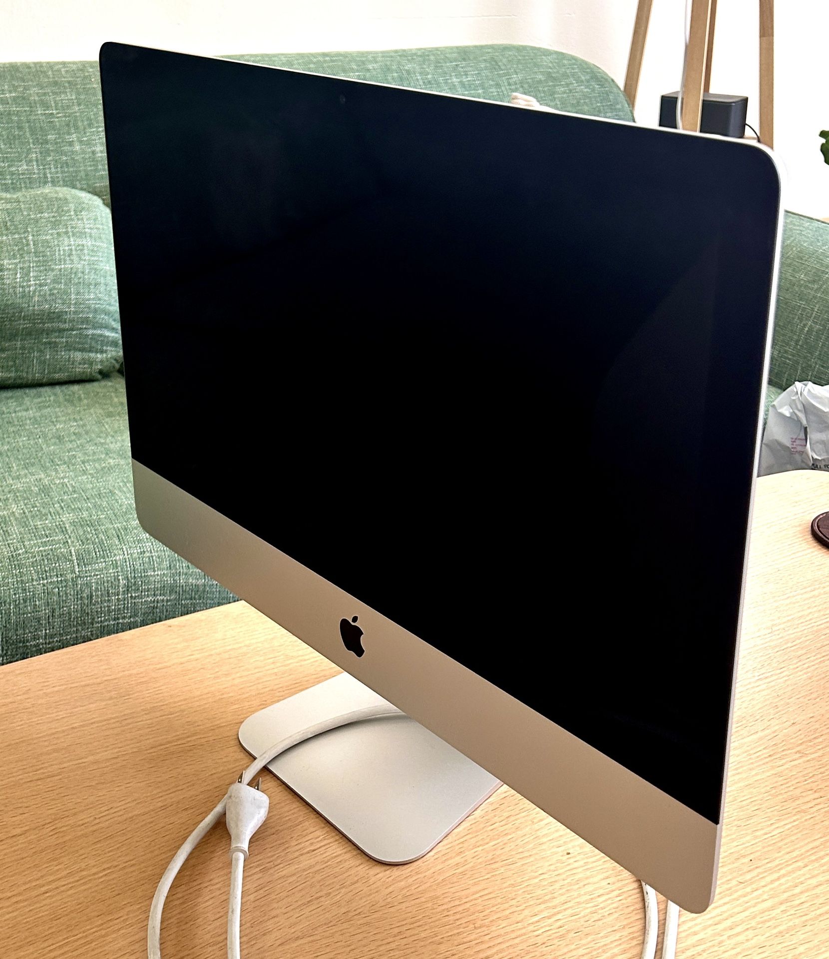 iMac 21.5" - Retina 4K, Radeon Pro Vega 20 GPU, 1TB Fusion, 16GB RAM