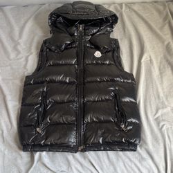 SEND BEST OFFER! Montclair Vest Size Small Black Removable Hood Negotiable