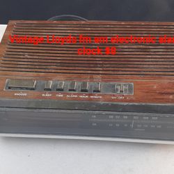 Vintage Lloyds Electronic Fm/Am Radio Alarm Clock