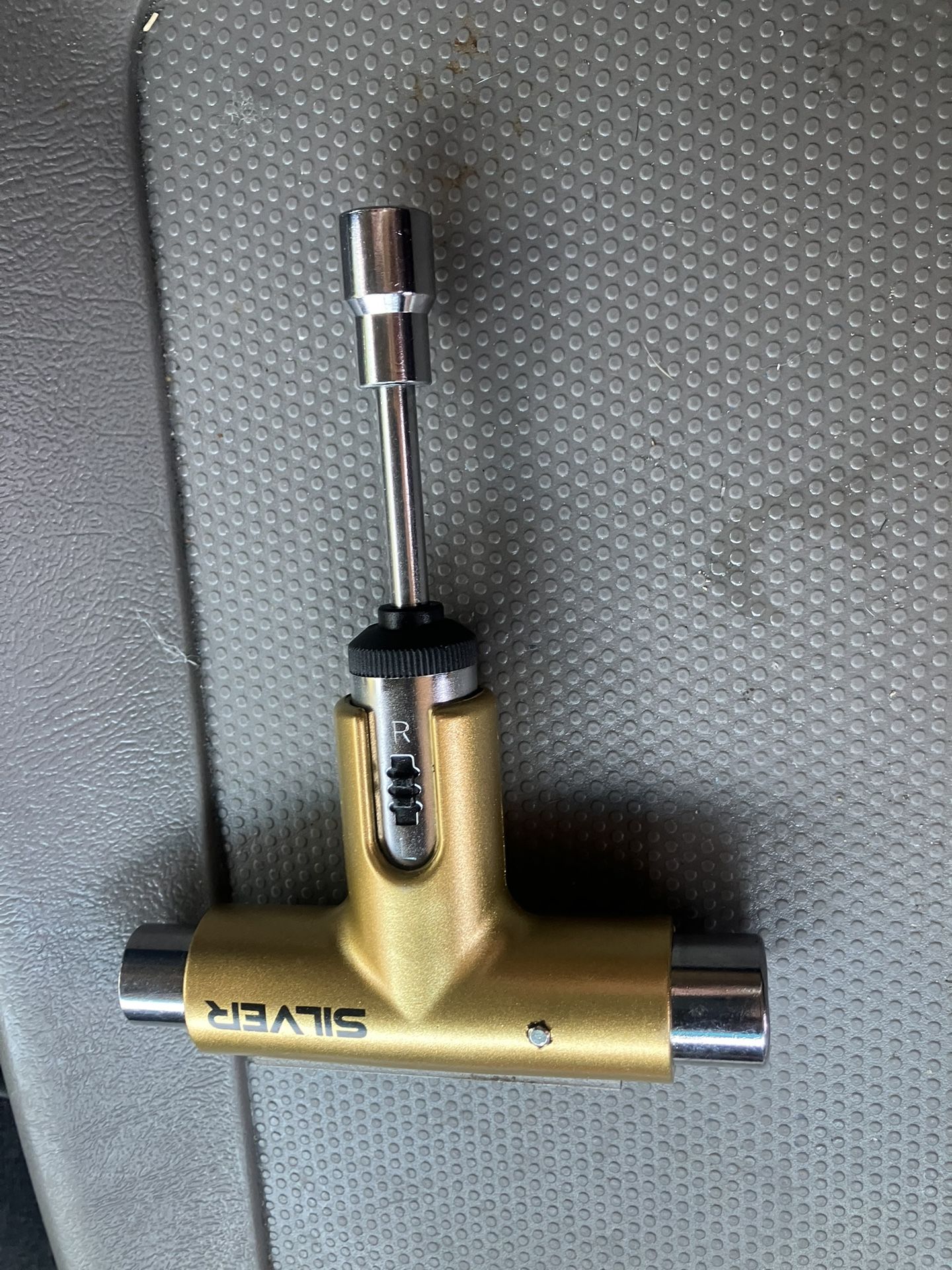 Hand Tool For Screws And Sockets