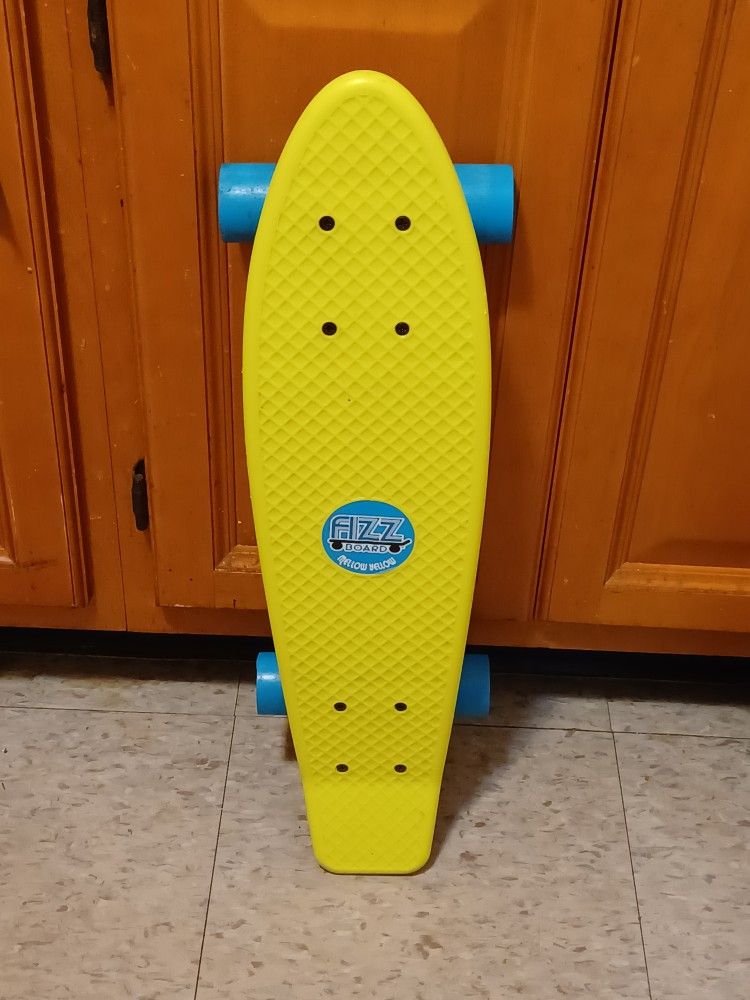 FIZZ SCATE BOARD MELLOW YELLOW, ISE BIT NEW, COUPLE TIME USE ONLY PICK UP