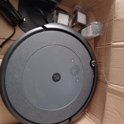 Roomba Robot I4 Like New