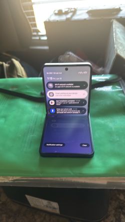 Samsung flip Z7 Brand New unlock 256 gig