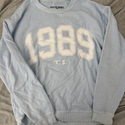 Taylor swift 1989 baby blue sweater size large