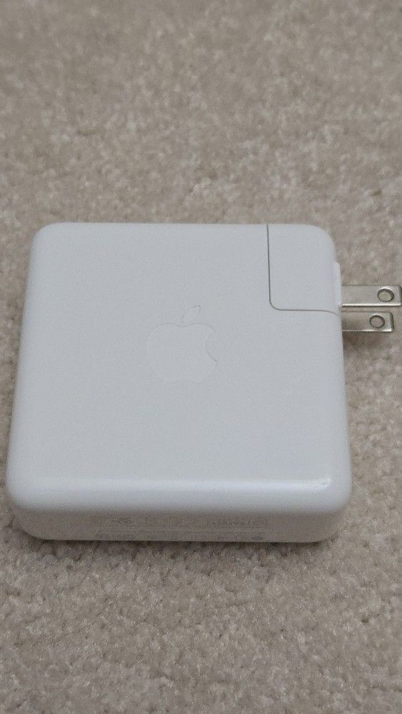 Like New 96W Apple USB-C charging adapter A2166 Original Apple