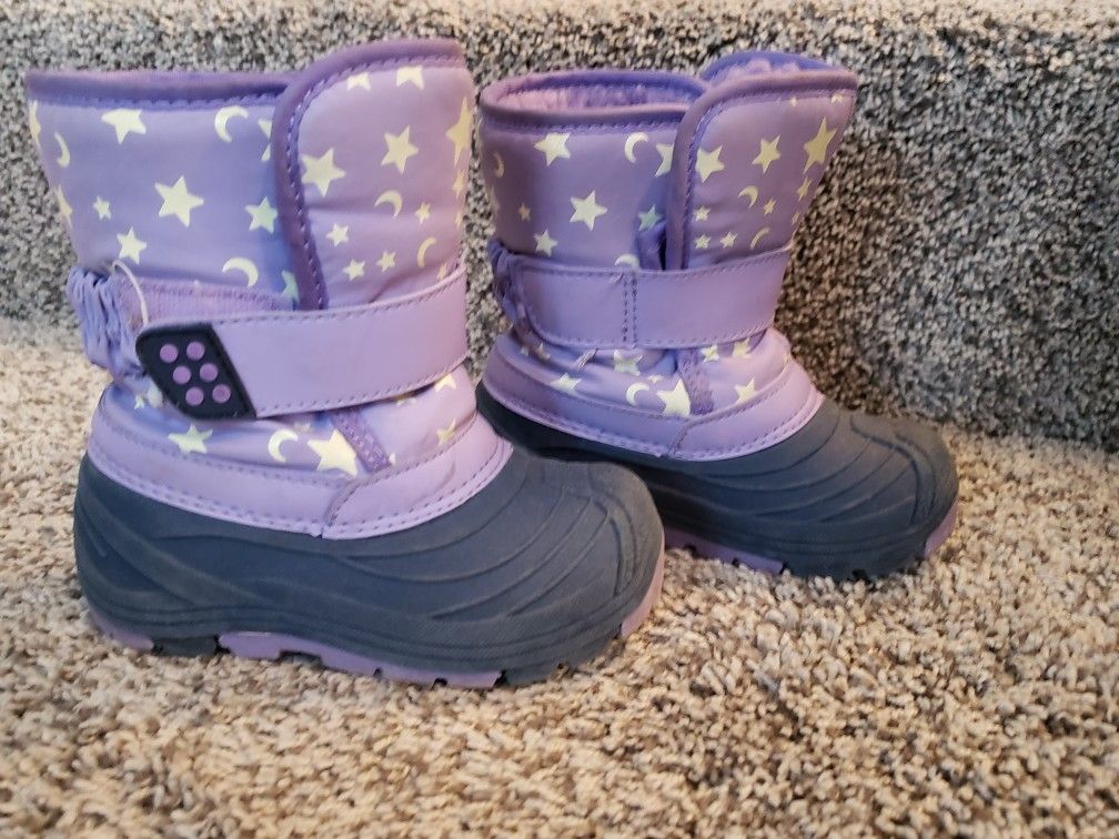Size 7 Cat & Jack Girl Snow Boots