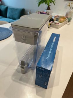 Brita pitcher and 6 filters