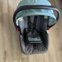 Graco Car Seat// Haciendo De Carro Para Bebés 