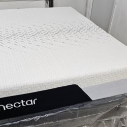 LIKE NEW! Nectar Classic Full Mattress - Delivery Available