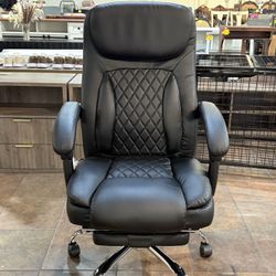 Ergonomically designed with heating and massage functions, featuring a footrest and a 135° reclining high backrest, suitable for taller individuals, w