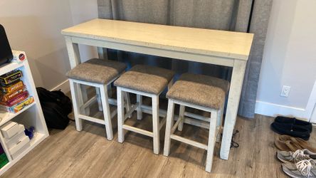 Bar table w/ stools