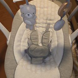 Ingenuity ConvertMe Swing 2 Seat Wynn in great condition