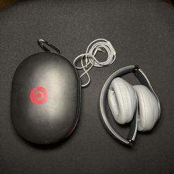 Beats Studio Pro Wireless Noise Cancelling Over-Ear Headphones – Premium Sound & Comfort