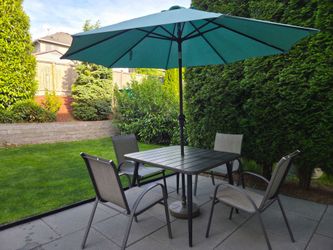 Outdoor Patio Dining Set w/ 4 Chairs, Table, Umbrella, Base & Cover – Excellent Condition