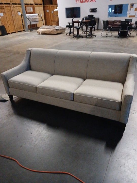 Bassett Sofa ( Like New)