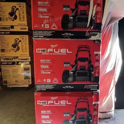 Milwaukee M18 FUEL Brushless Cordless 21 in. Walk Behind Dual Battery Self- Propelled Mower w/(2) 12.0Ah Battery and Rapid Charger