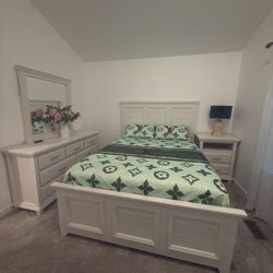  Queen Size Bedroom Set, color - Off White 