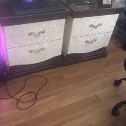 2 SMALL Dressers 4 drawers Very Nice 