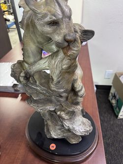 Mountain lion with cub sculpture